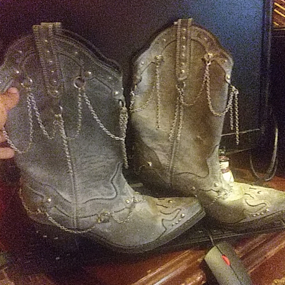 Rockin country authentic woman's cowboy boots.